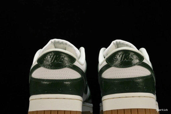 FJ2260-002 Gorge Nike Green Low Dunk 0915